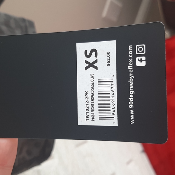 NWT Women's 90 Degrees by Reflex Night Leopard Grey Sports Cropped Top Size XS - Picture 7 of 7